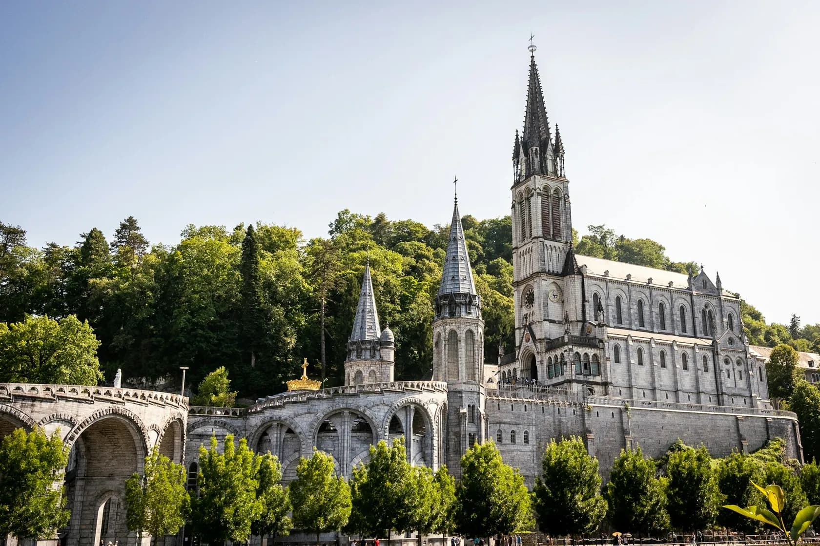 Comparison of Mormonism and Catholicism religious traditions